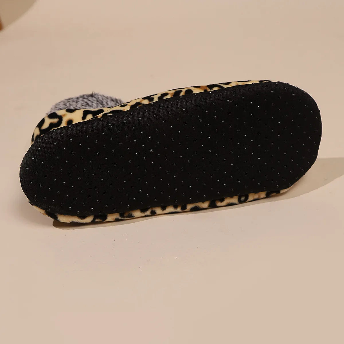leopard Print Fall and Winter Floor Socks Home Warm Women Men Socks Snow Socks Sleep Carpet Socks Slippers Socks Womens Non-slip