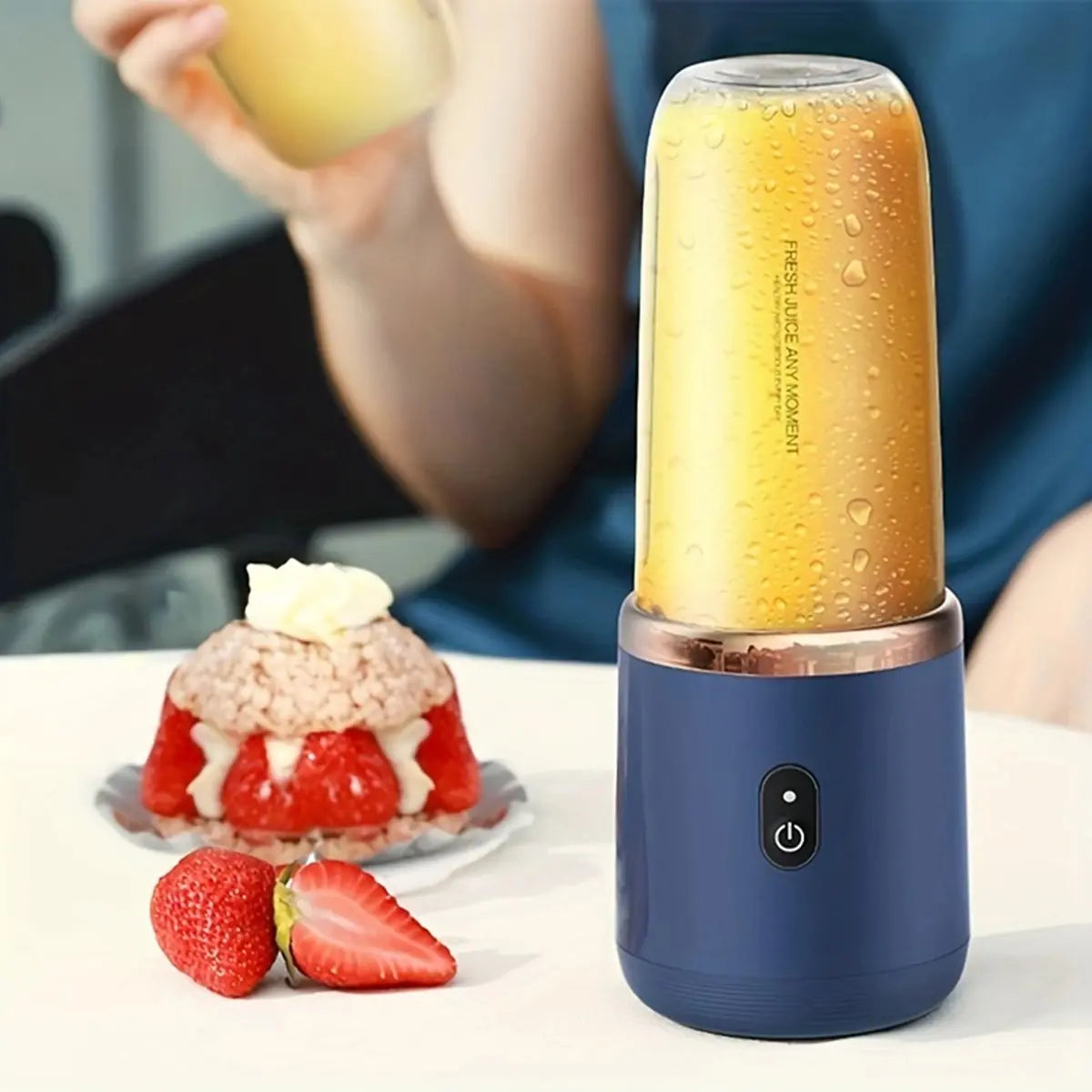 1PCS Juice Extractor Juice Cup Portable Rechargeable Small Juice Cup Home and Outdoor Multifunctional Juice Mixing 2Cups
